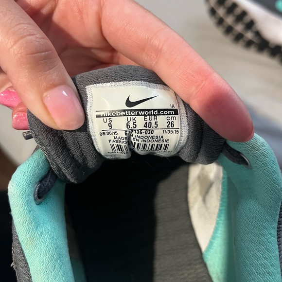 Nike Running Shoes - Picture 5 of 5